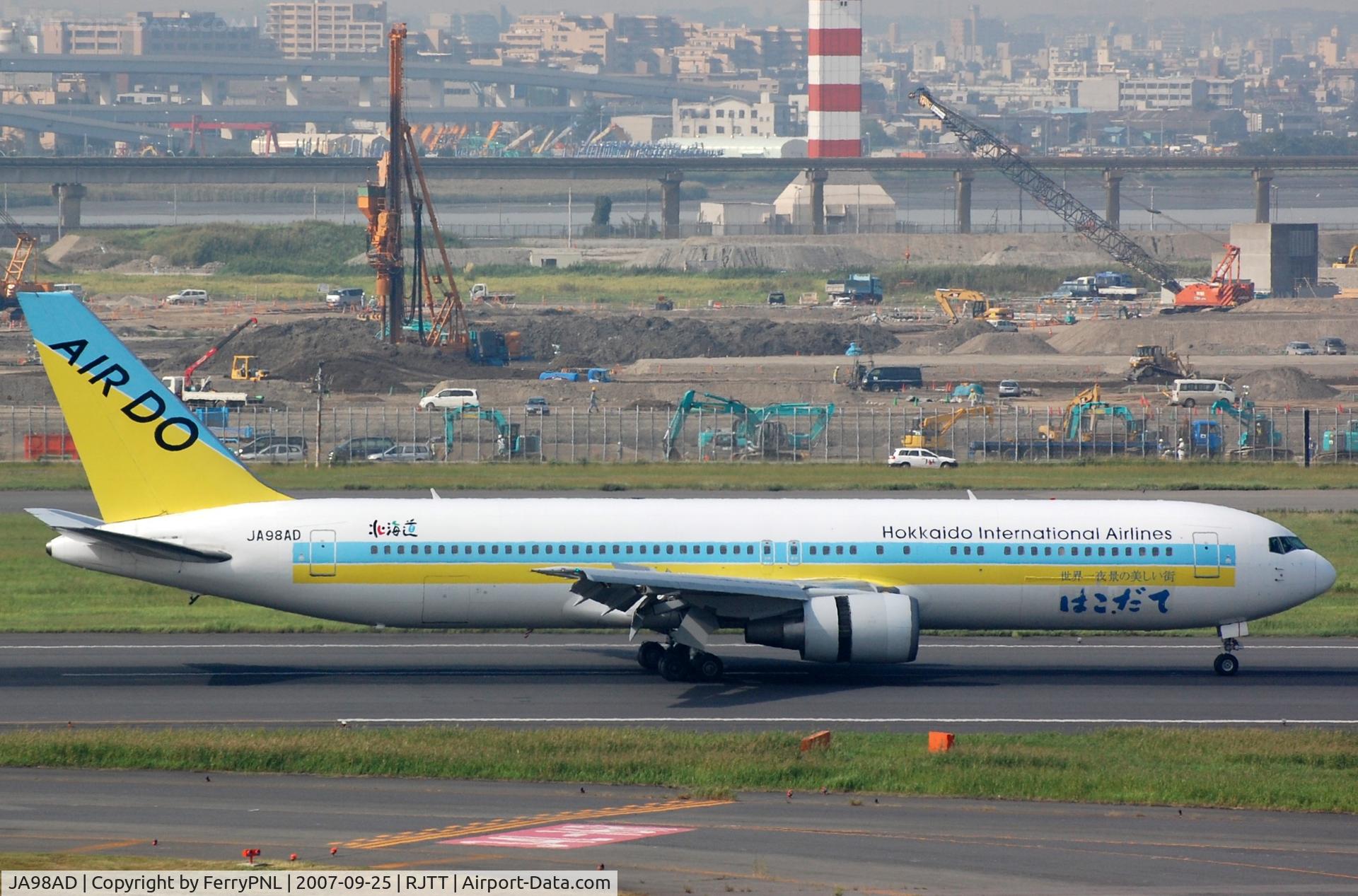 JA98AD, 1998 Boeing 767-33A/ER C/N 27476, Air Do B763 arrived in HND