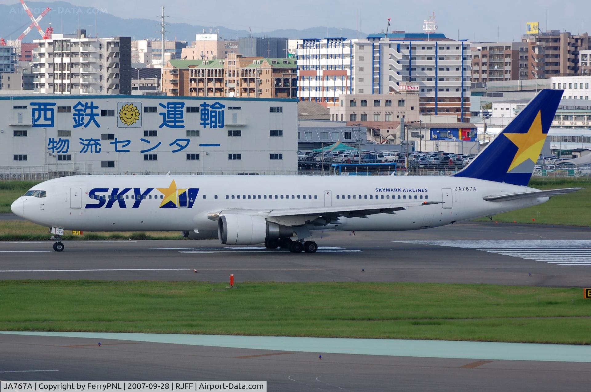 JA767A, 1998 Boeing 767-3Q8/ER C/N 27616, Skymark B763 departing Fukuoka