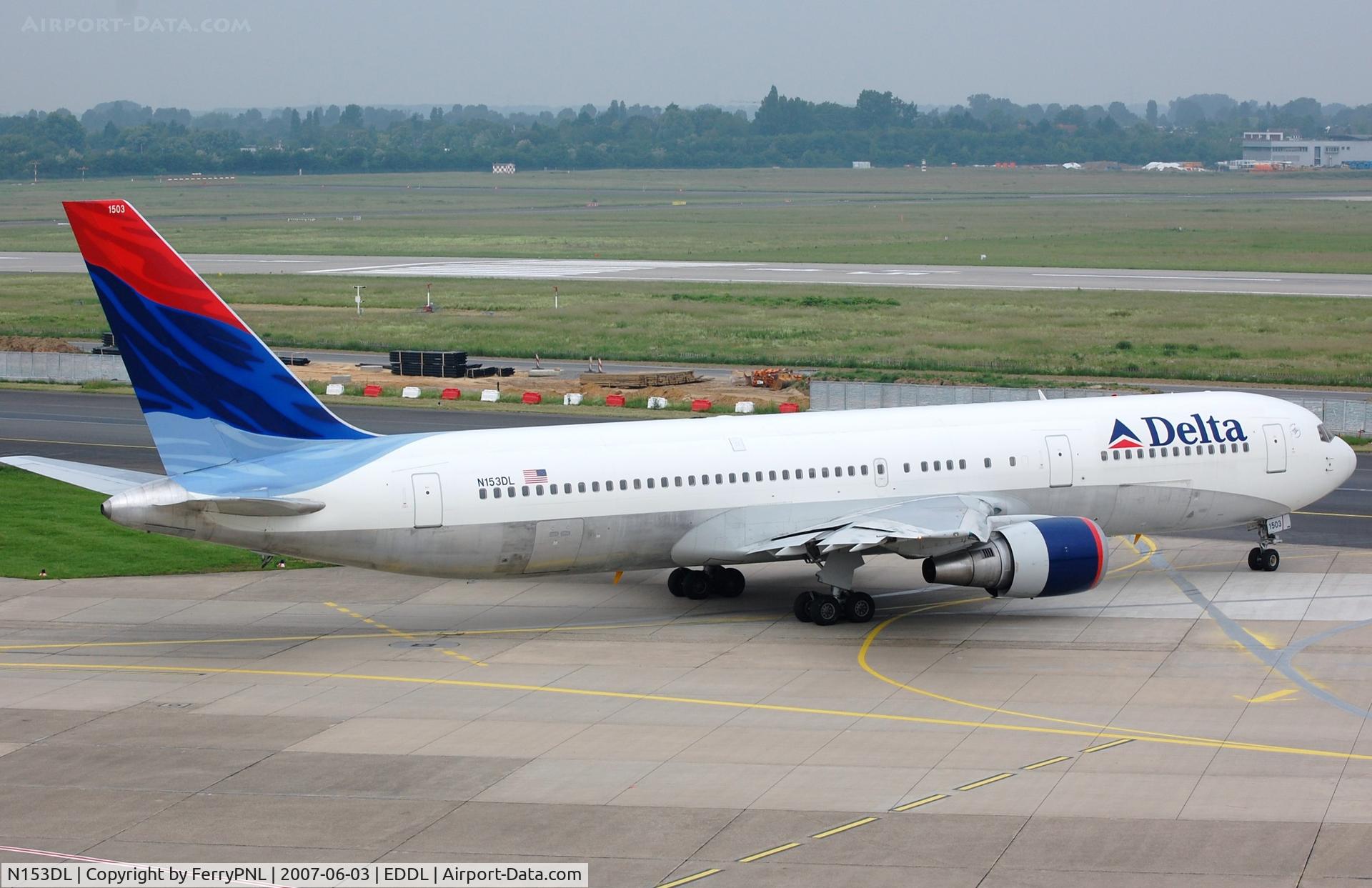 N153DL, 1990 Boeing 767-3P6 C/N 24985, Delta B753 about to depart DUS