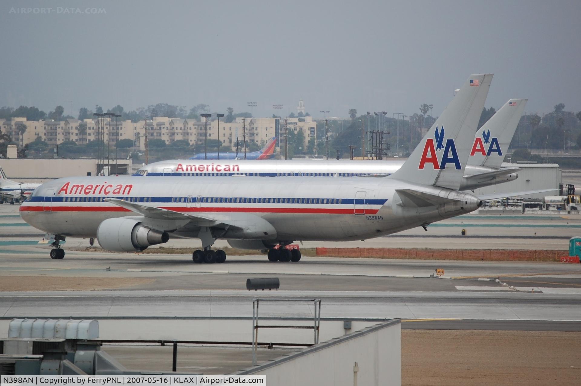N398AN, 1999 Boeing 767-323ER C/N 29605, AA B763 in LAX