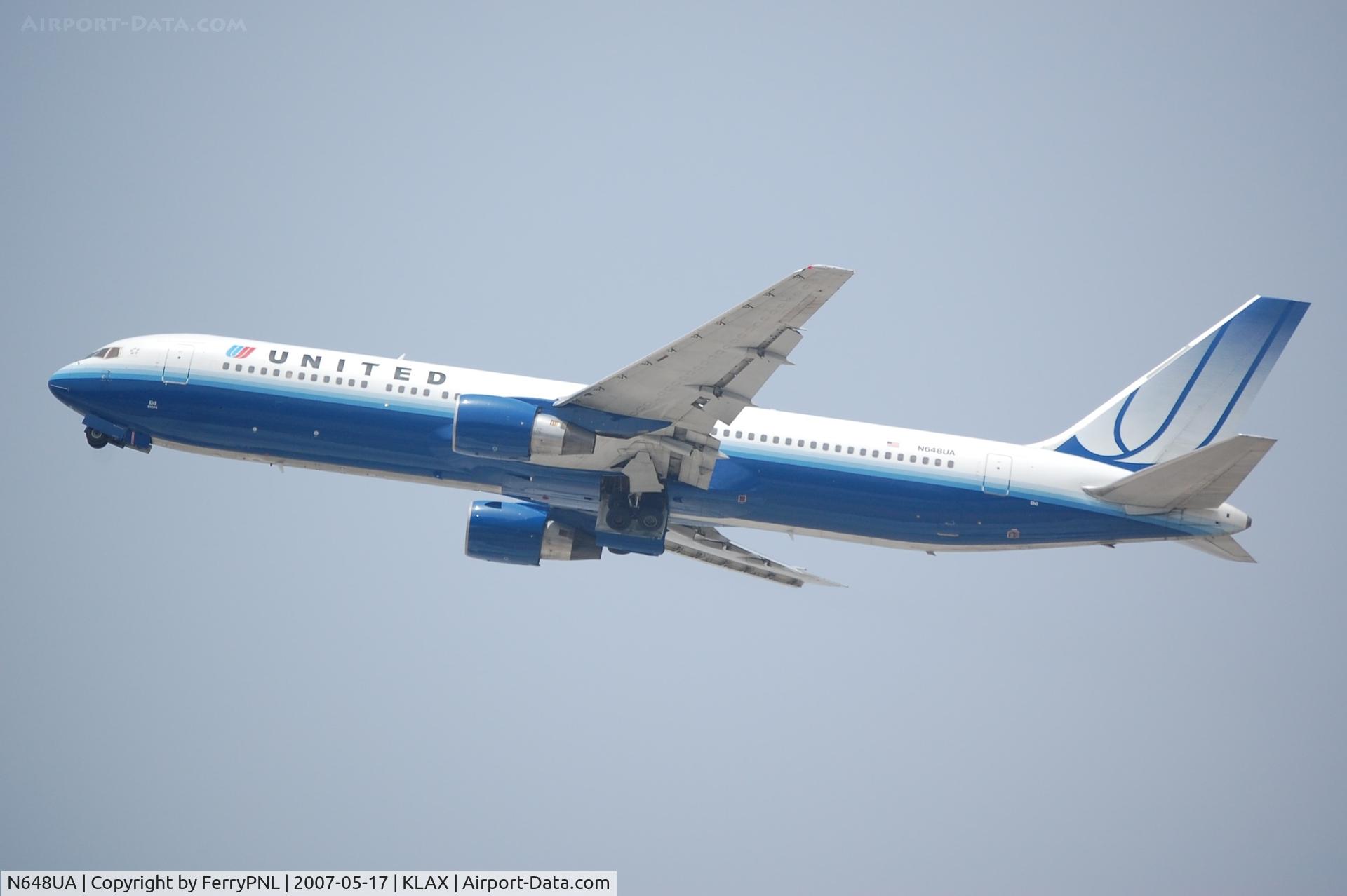 N648UA, 1992 Boeing 767-322ER C/N 25285, United B763 taking-off