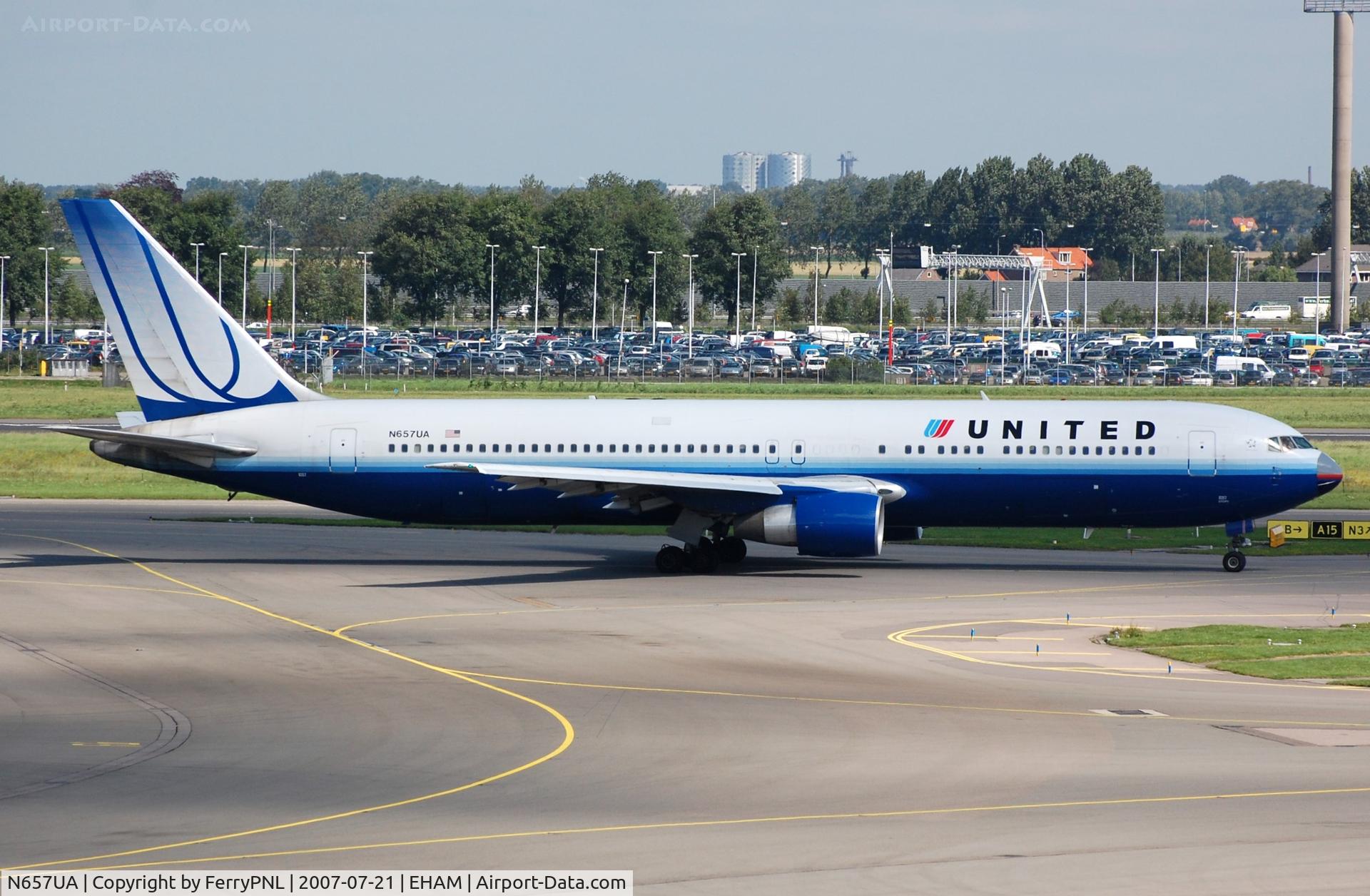 N657UA, 1993 Boeing 767-322 C/N 27112, UA B763 from ORD arriving in AMS