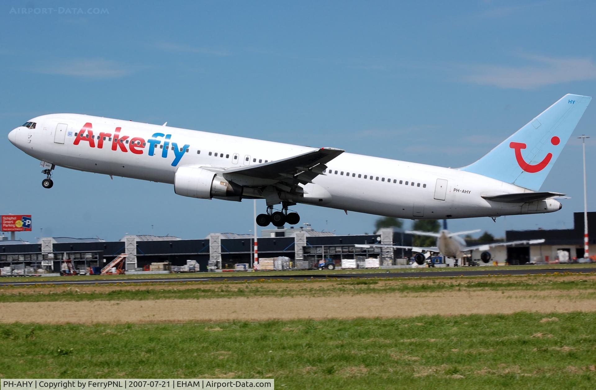PH-AHY, 1990 Boeing 767-383/ER C/N 24848, Arkefly B763 taking-off.