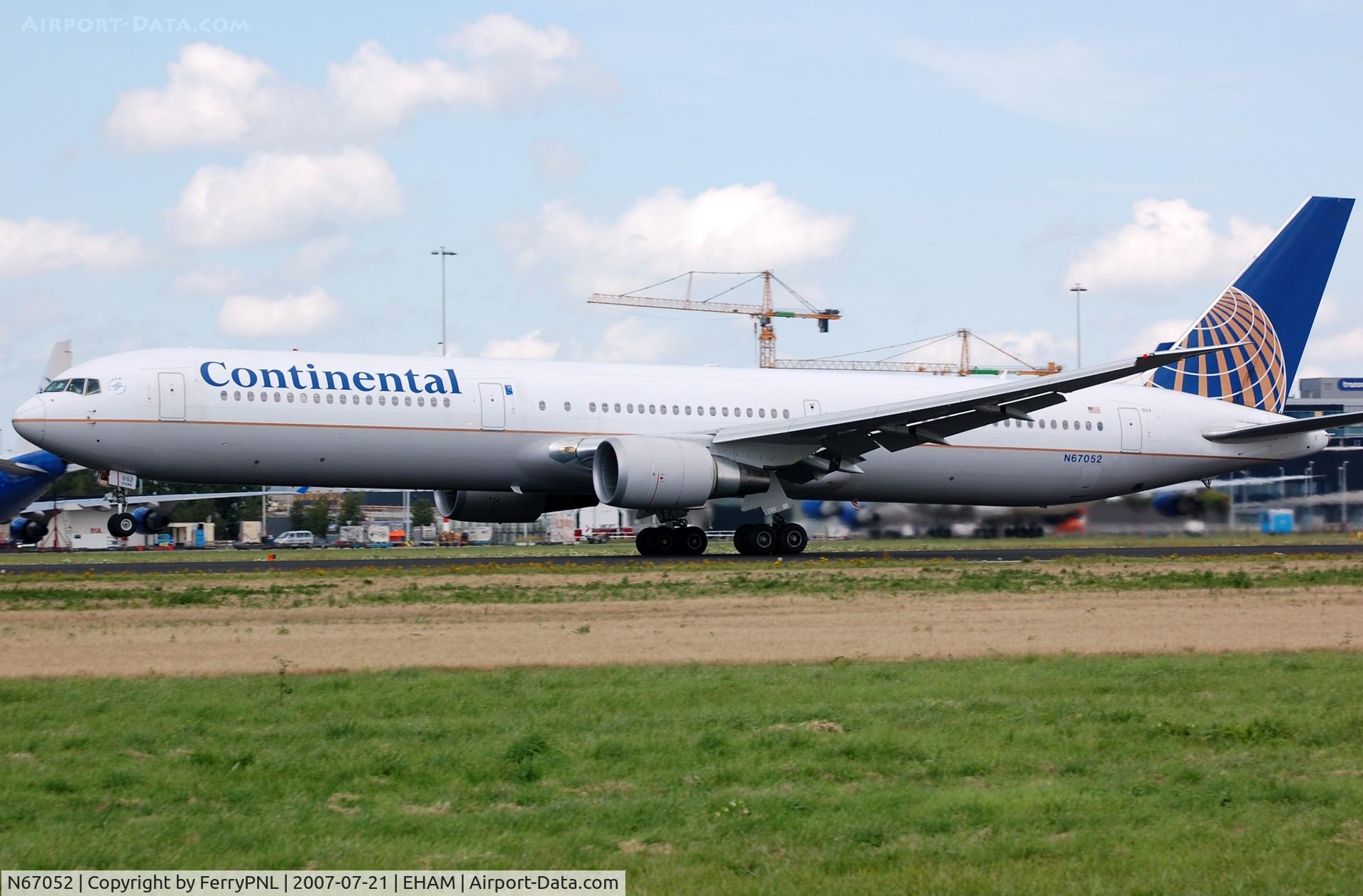 N67052, 2000 Boeing 767-424/ER C/N 29447, Continental B764 rotating