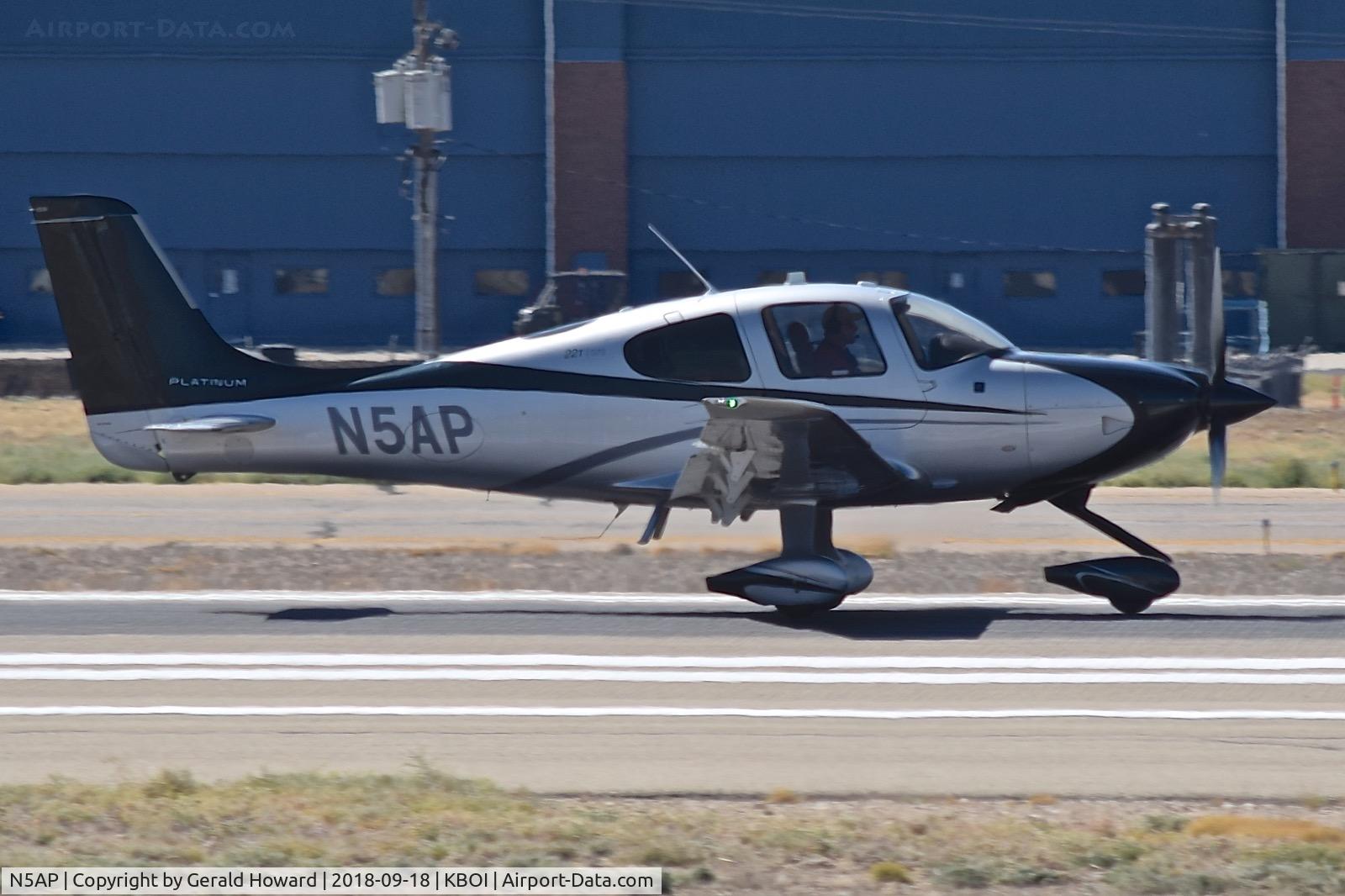 N5AP, 2014 Cirrus SR-22T C/N 0759, Landing RWY 28R.