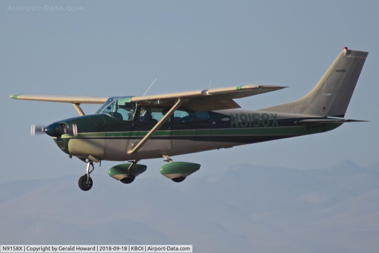 N9158X, 1961 Cessna 182D Skylane C/N 18253558, Landing RWY 10L.