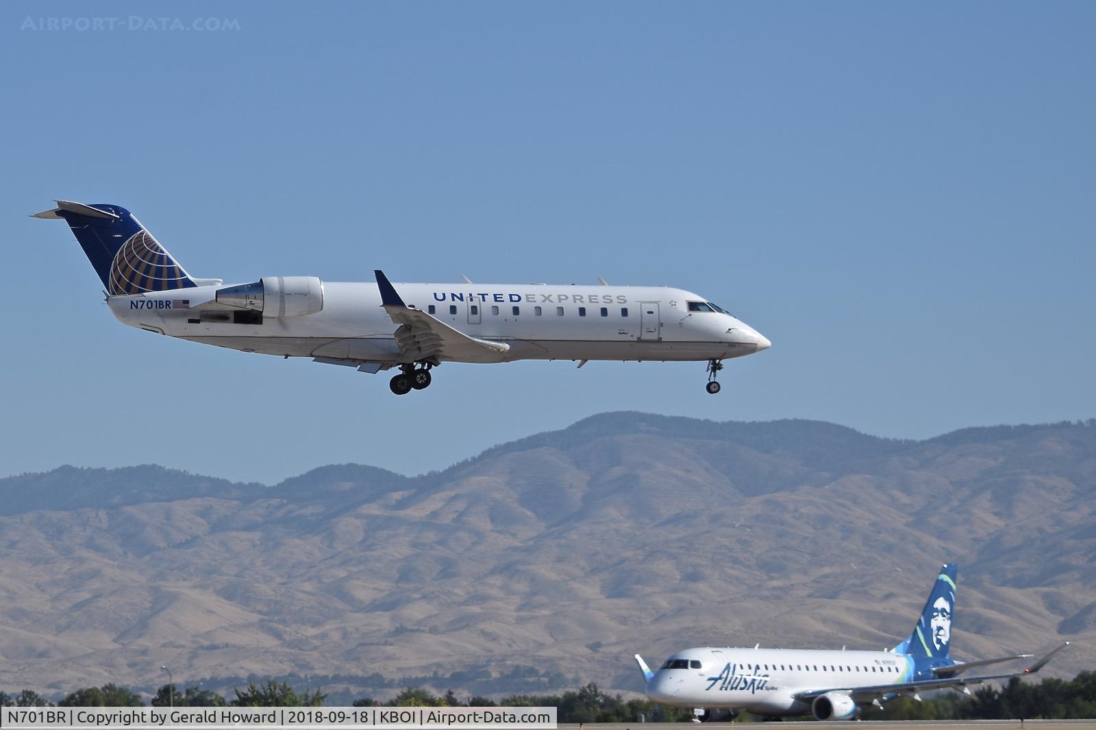 N701BR, 2000 Bombardier CRJ-200ER (CL-600-2B19) C/N 7448, Landing RWY 10R.