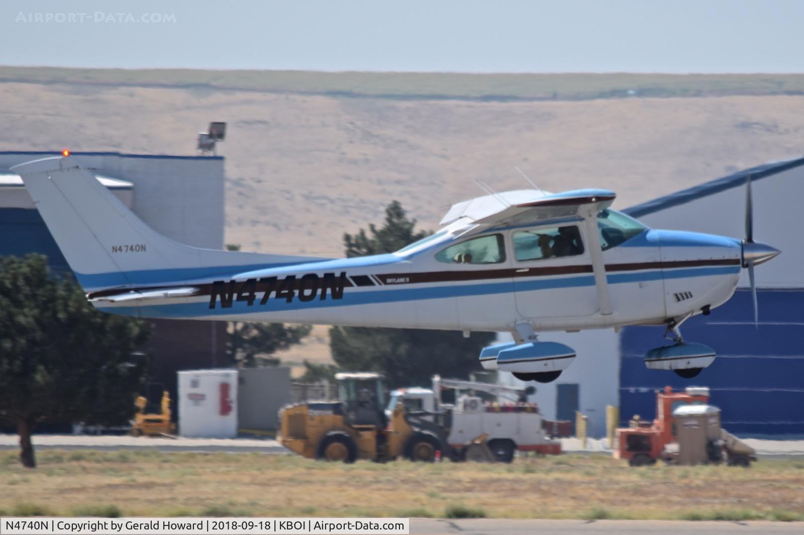 N4740N, 1979 Cessna 182Q Skylane C/N 18267329, Landing RWY 28L.