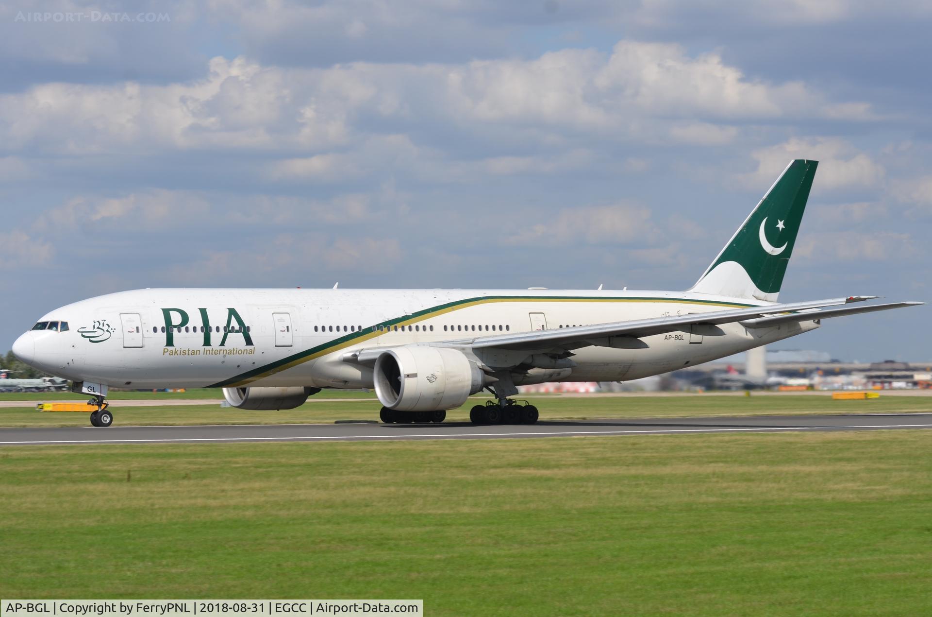 AP-BGL, 2004 Boeing 777-240/ER C/N 33777, Pakistan B772 taking-off.