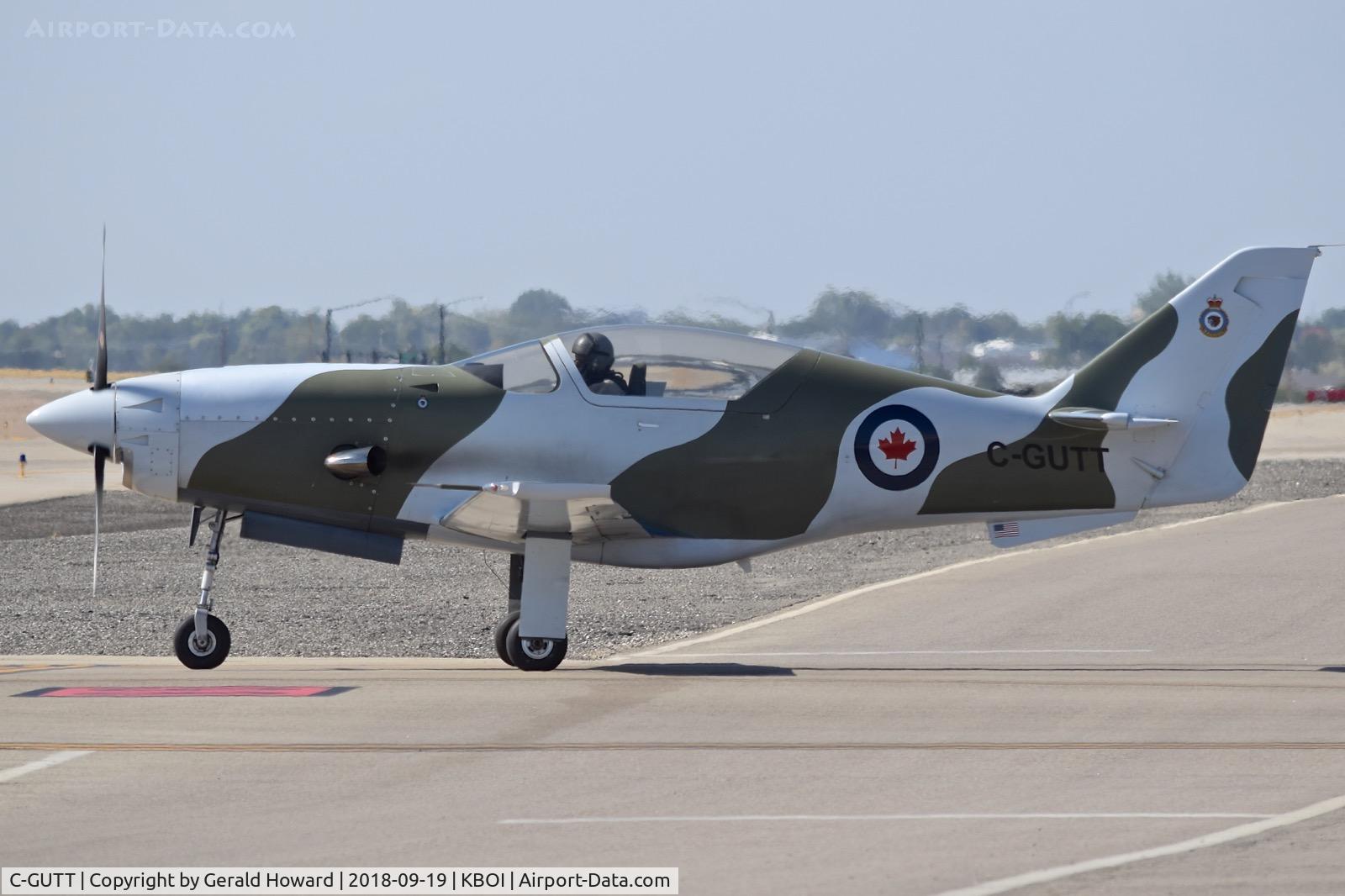C-GUTT, 2002 Legend Aircraft Legend C/N 32, Taxiing to Alpha.