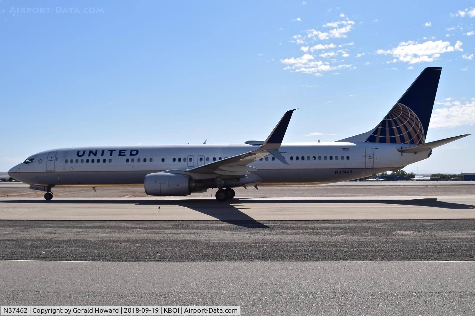 N37462, 2012 Boeing 737-924/ER C/N 37207, Taxiing on Alpha.