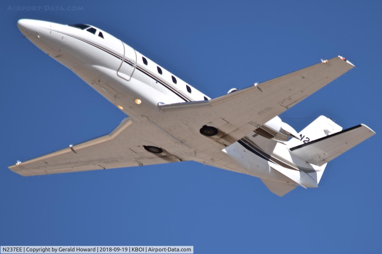 N237EE, 2013 Cessna 560XL C/N 560-6149, Climb out from RWY 28L.