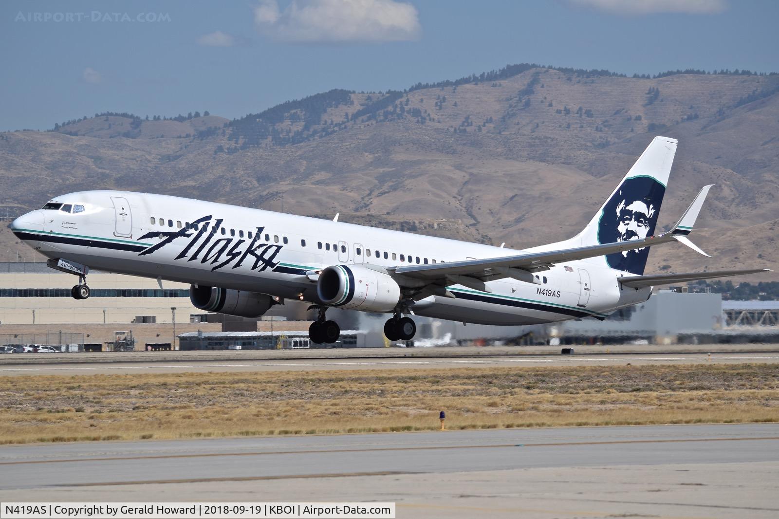 N419AS, 2013 Boeing 737-990/ER C/N 41734, Take off from RWY 28L.