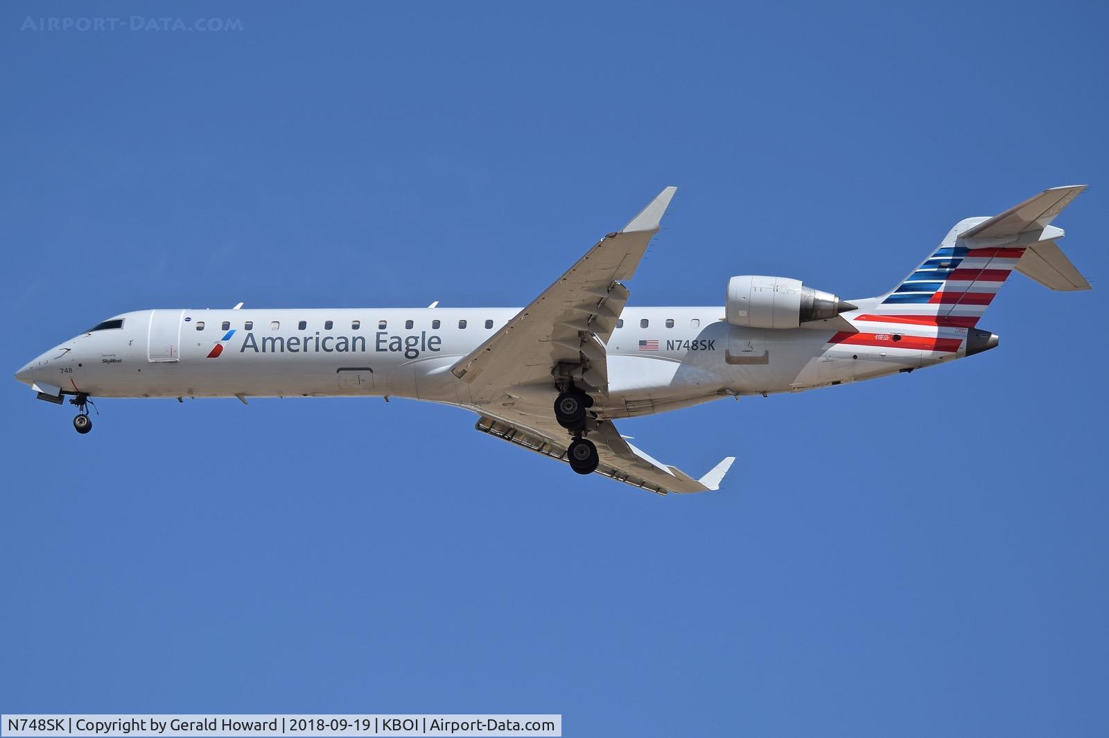 N748SK, 2005 Bombardier CRJ-700 (CL-600-2C10) Regional Jet C/N 10203, Landing RWY 28L.