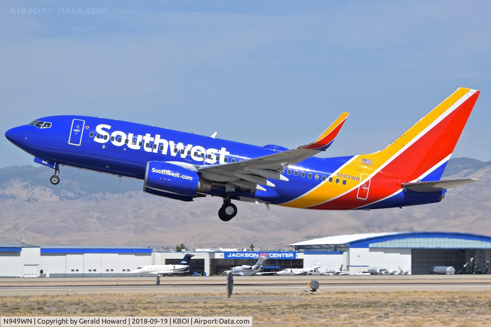 N949WN, 2010 Boeing 737-7H4 C/N 36663, Departing RWY 28L.