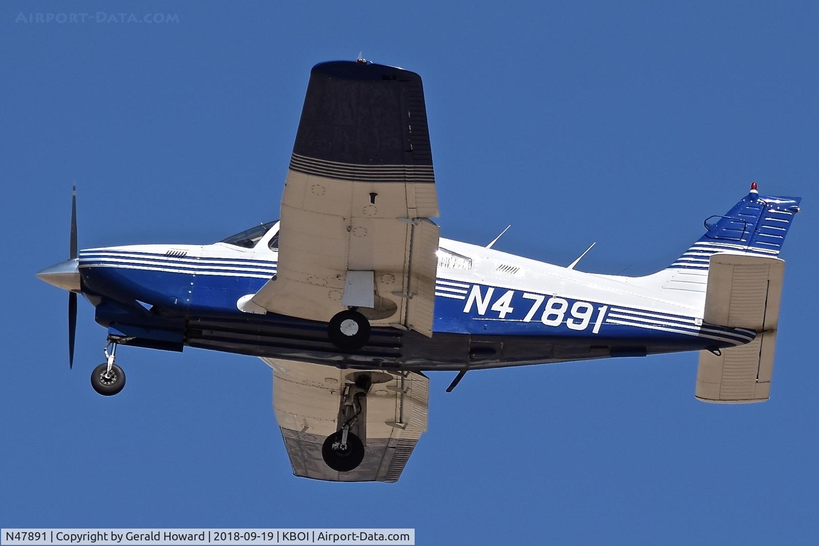 N47891, Piper PA-28R-201T Cherokee Arrow III C/N 28R-7803035, Landing RWY 28L.