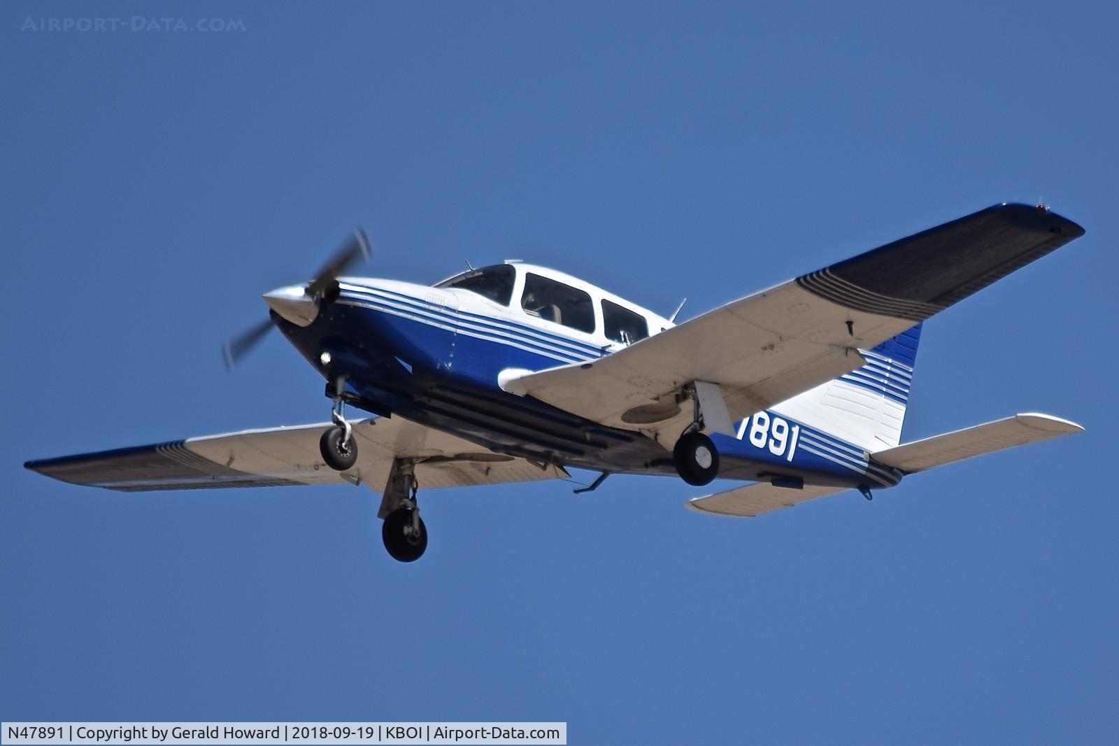 N47891, Piper PA-28R-201T Cherokee Arrow III C/N 28R-7803035, Approach to RWY 28L.