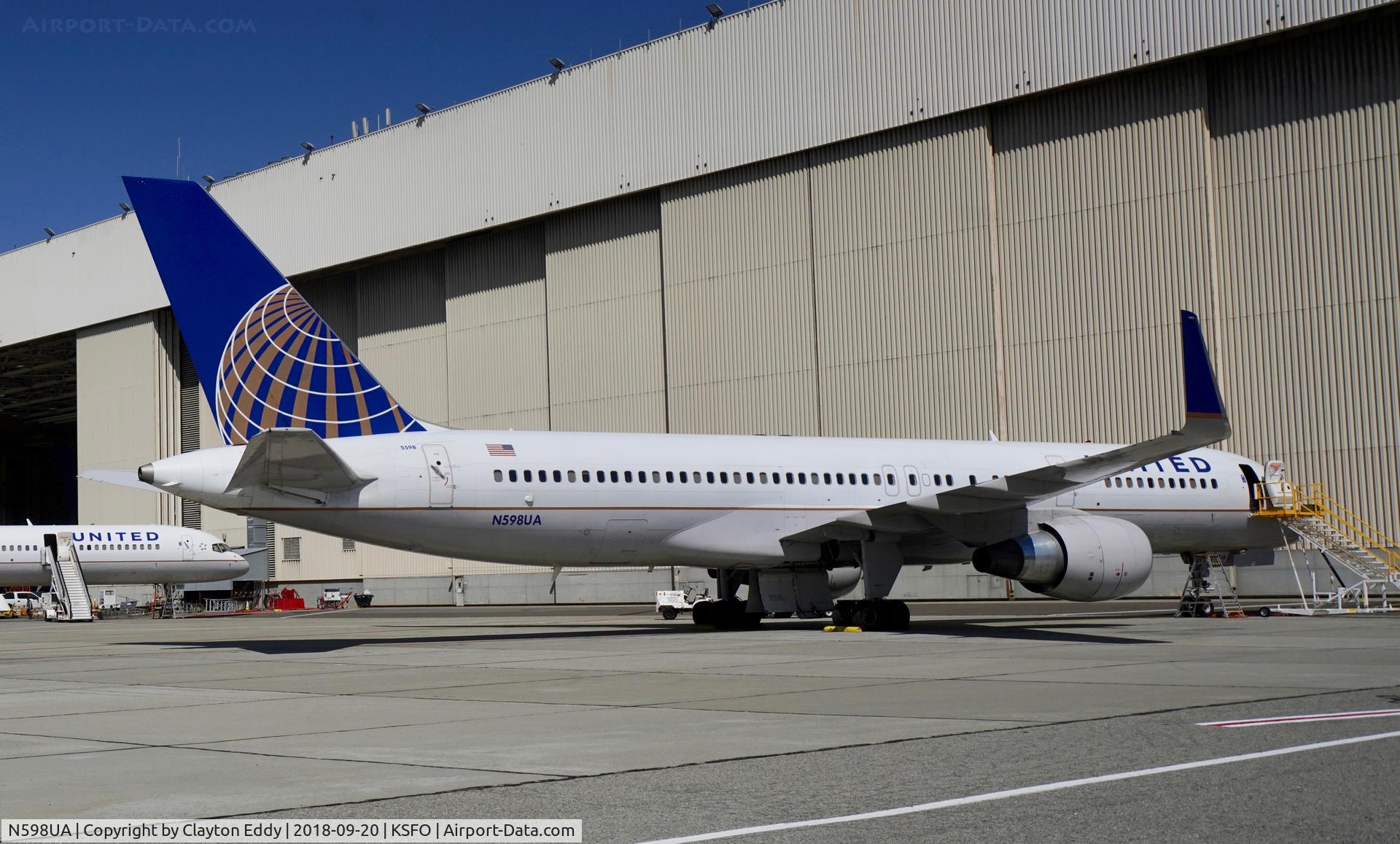 N598UA, 1999 Boeing 757-222 C/N 28751, SFO 2018.