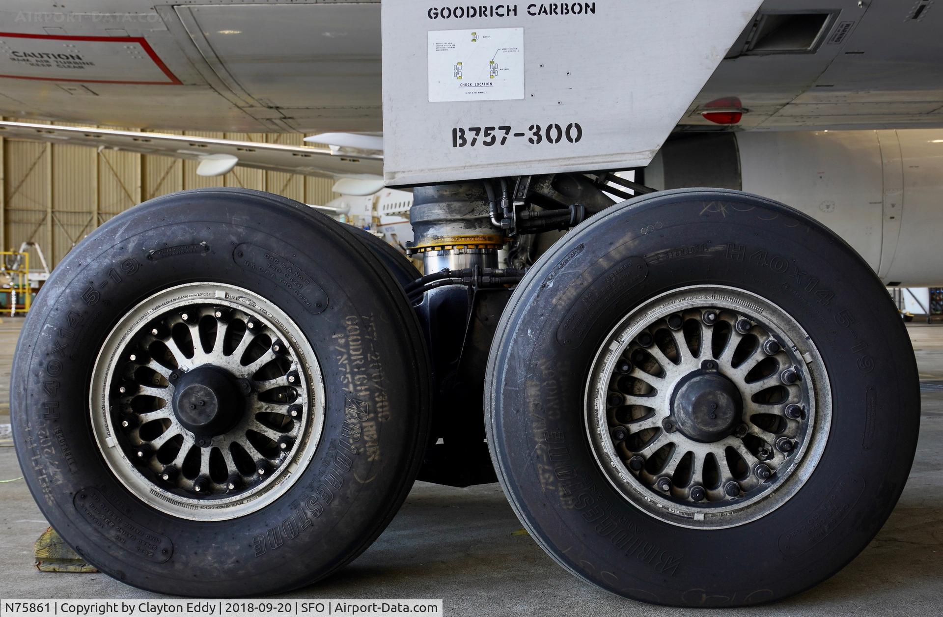 N75861, 2001 Boeing 757-33N C/N 32585, Right main landing gear. SFO. 2018.