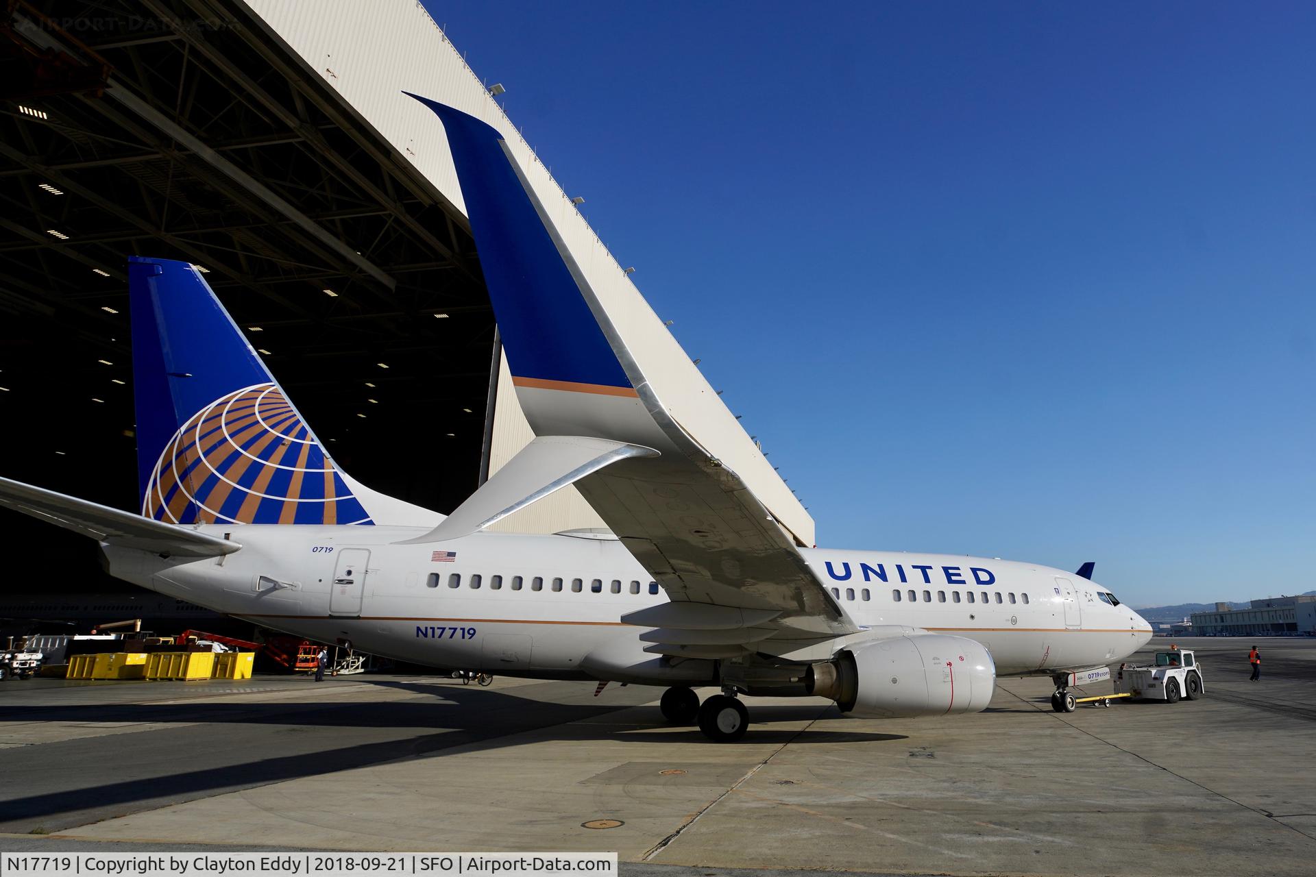 N17719, 1999 Boeing 737-724 C/N 28938, SFO 2018.