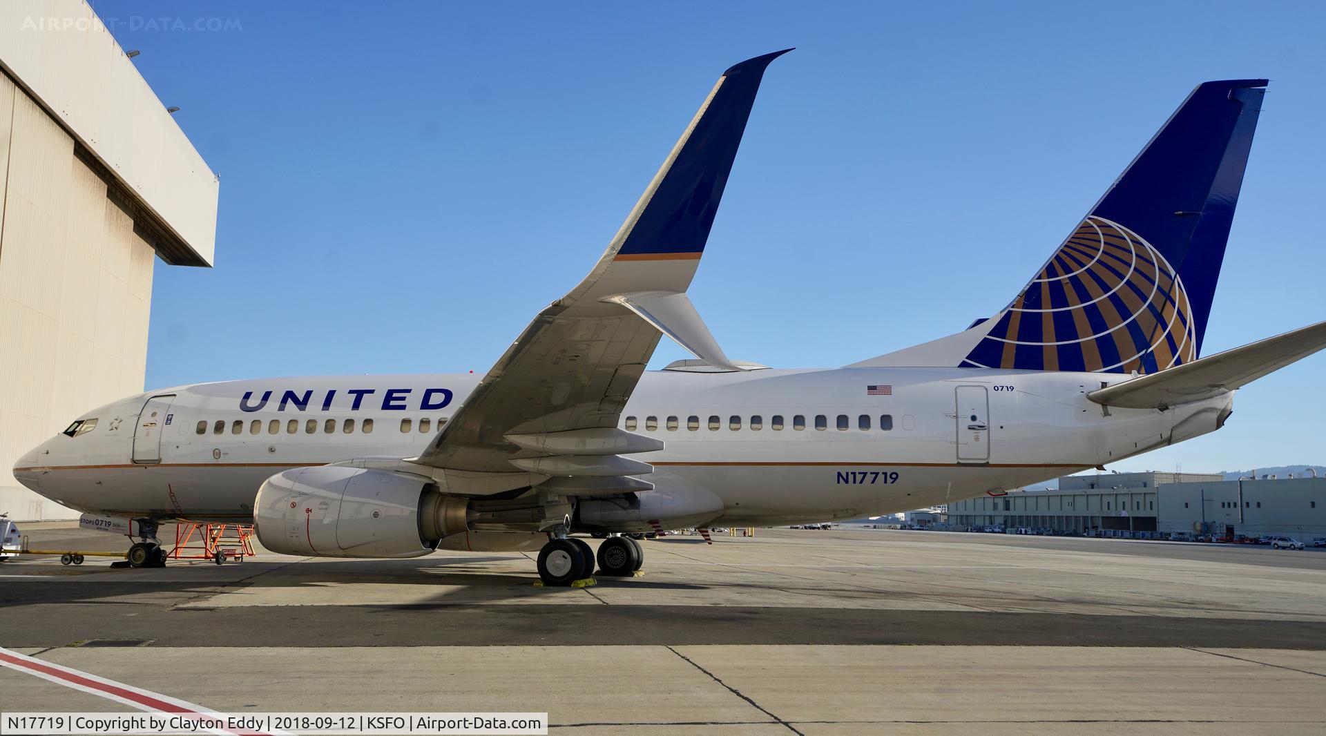 N17719, 1999 Boeing 737-724 C/N 28938, SFO 2018.