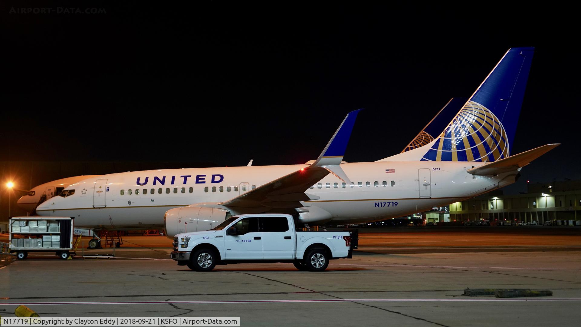 N17719, 1999 Boeing 737-724 C/N 28938, SFO 2018.