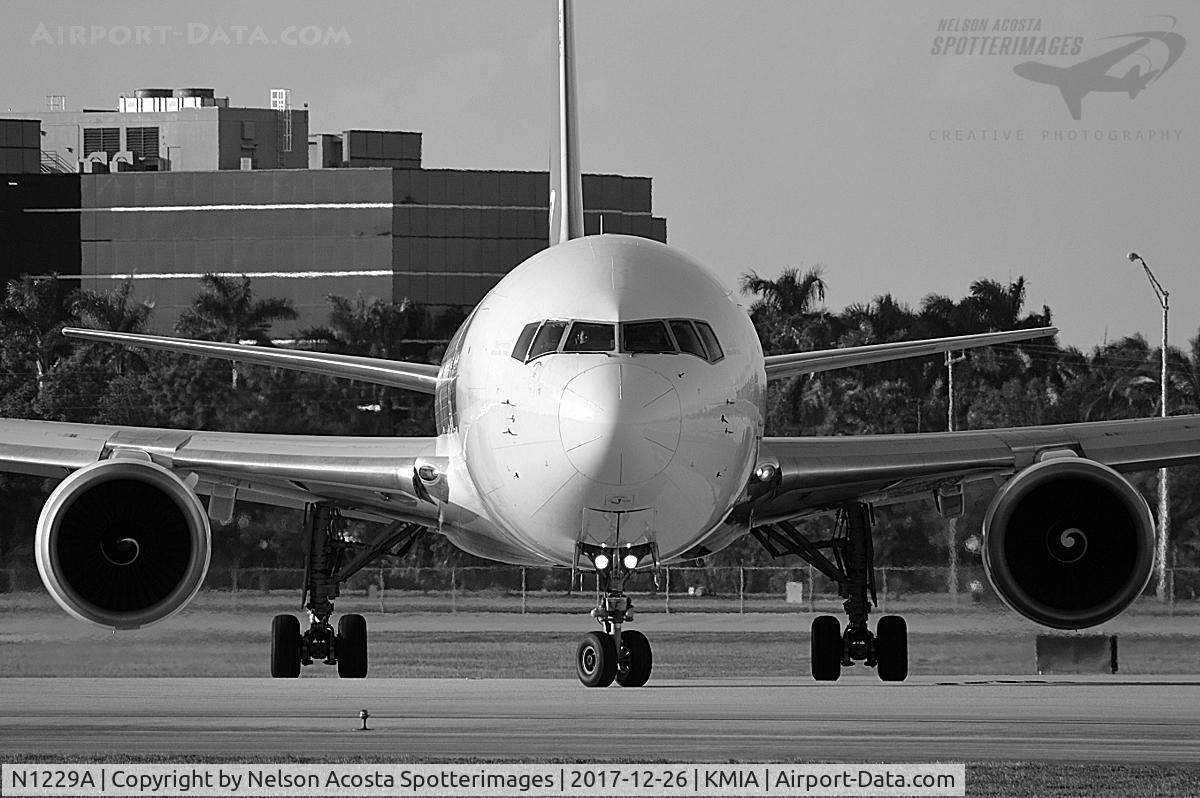 N1229A, 1999 Boeing 767-306/ER C/N 28884, MIA > CVG