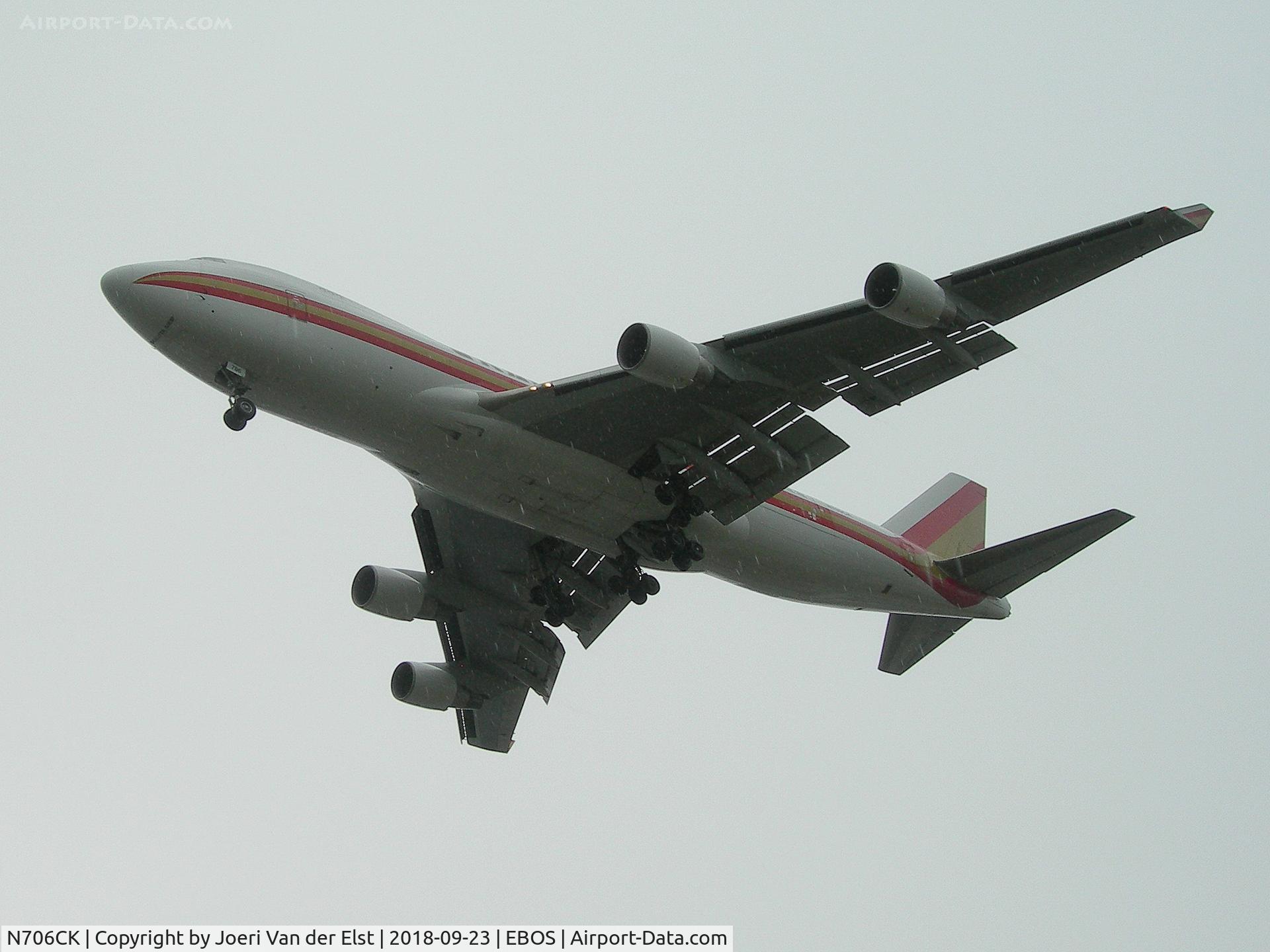 N706CK, 2001 Boeing 747-4B5F/SCD C/N 27073, Moments before touchdown rwy08