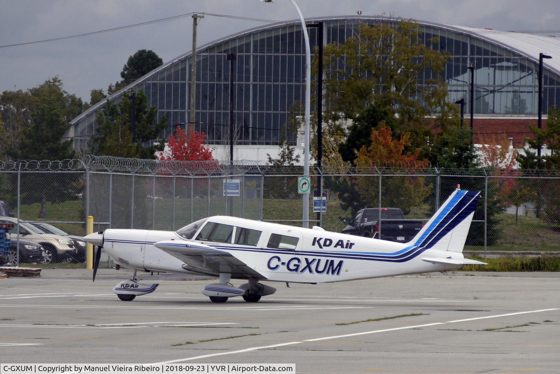 C-GXUM, 1966 Piper PA-32-260 Cherokee Six C/N 32-424, YVR South Terminal