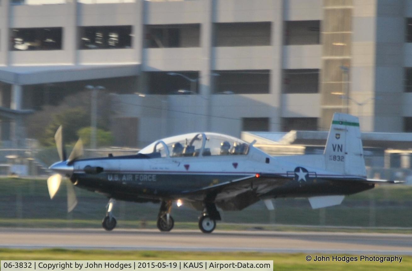 06-3832, 2006 Raytheon T-6A Texan II C/N PT-387, Landing at KAUS