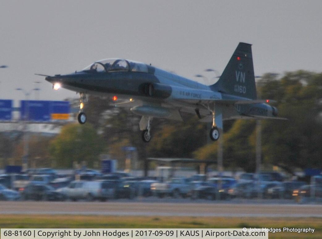 68-8160, Northrop T-38A Talon C/N T.6165, Coming into KAUS at Sunset