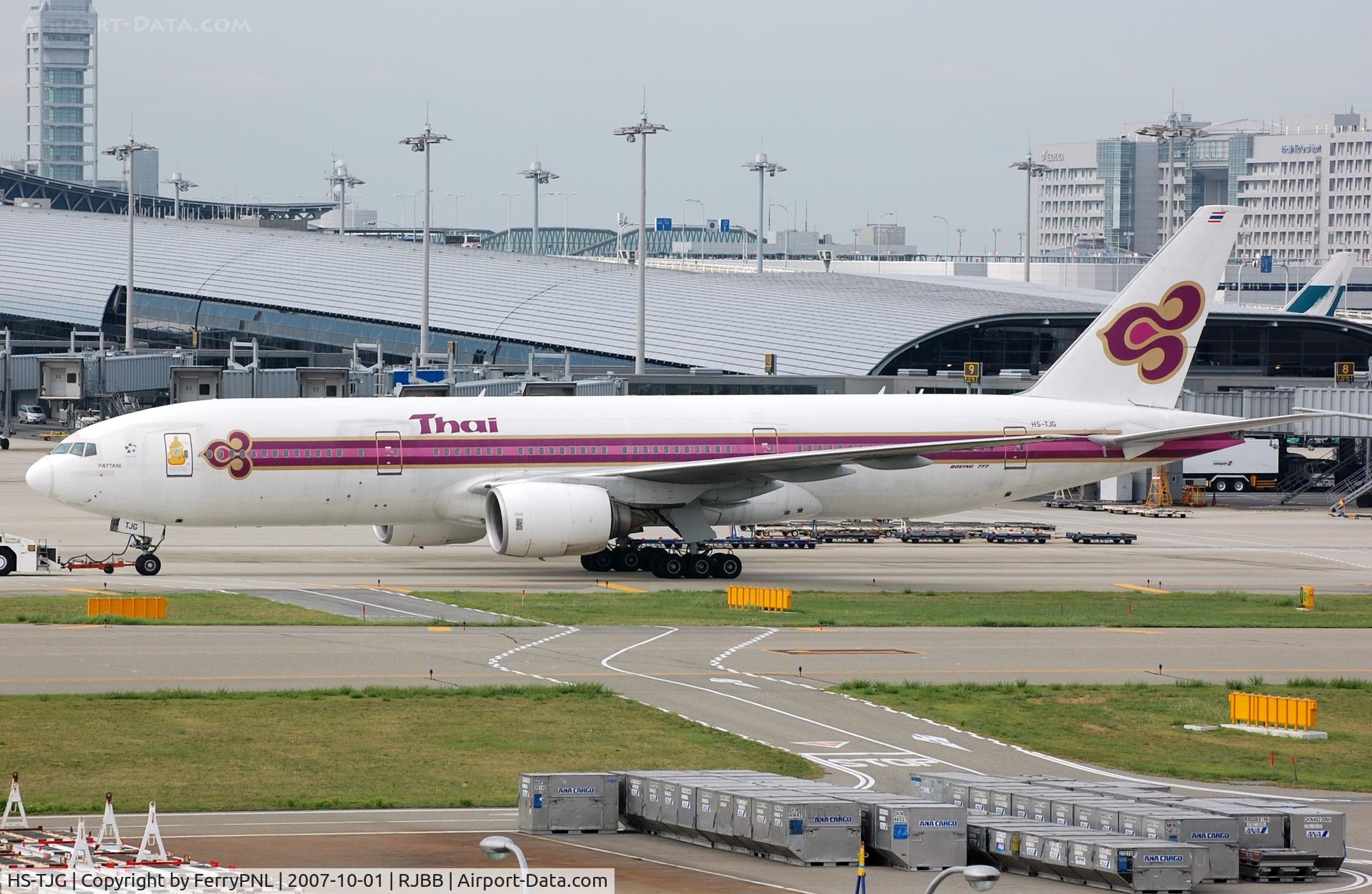 HS-TJG, 1997 Boeing 777-2D7 C/N 27732, Thai B772 in classic livery pushed back.
