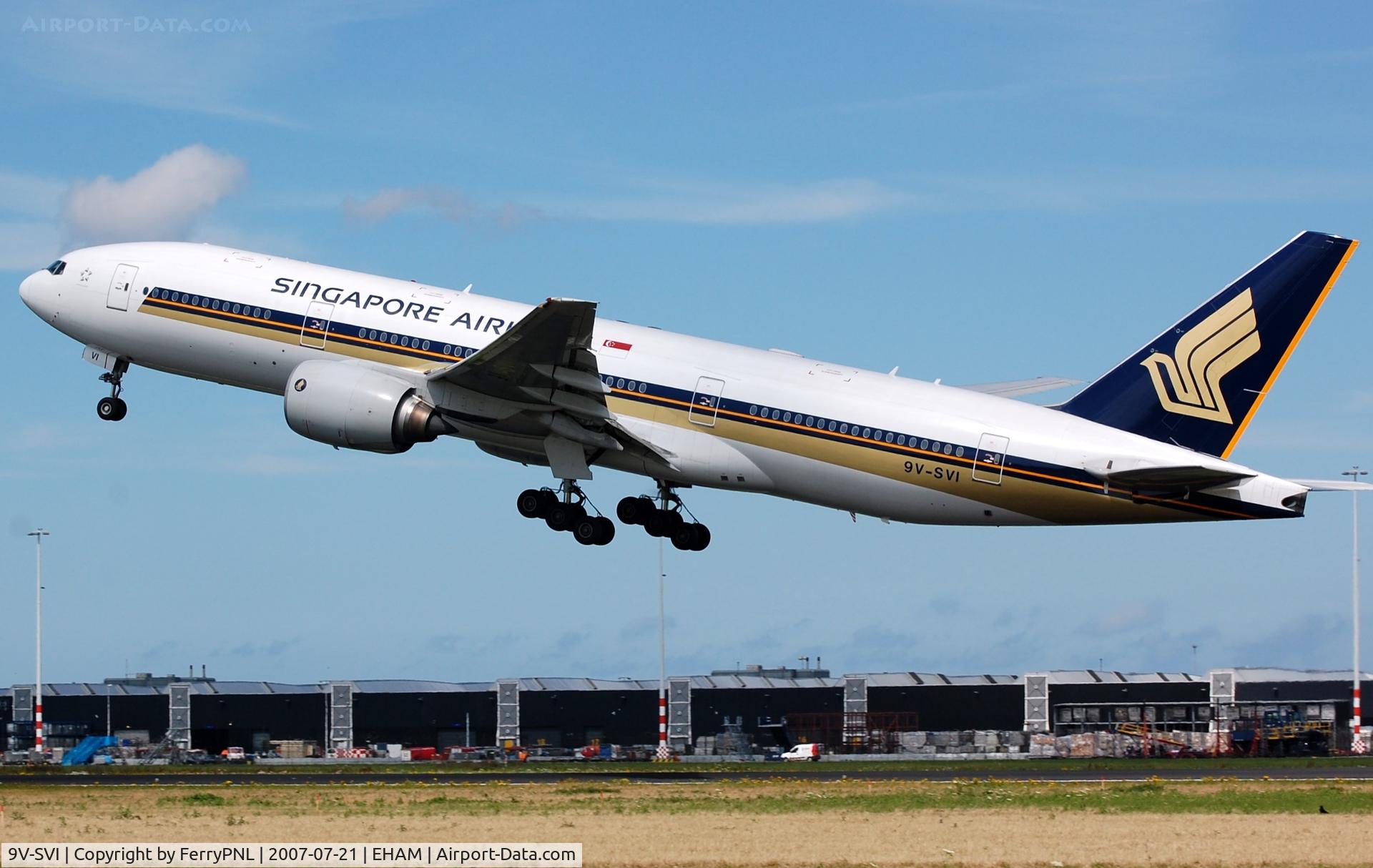 9V-SVI, 2002 Boeing 777-212/ER C/N 32316, Singapore B772 taking-off