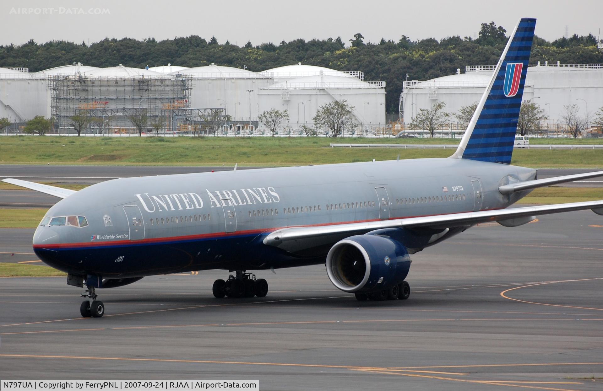 N797UA, 1998 Boeing 777-222 C/N 26924, Arrival of UA B772