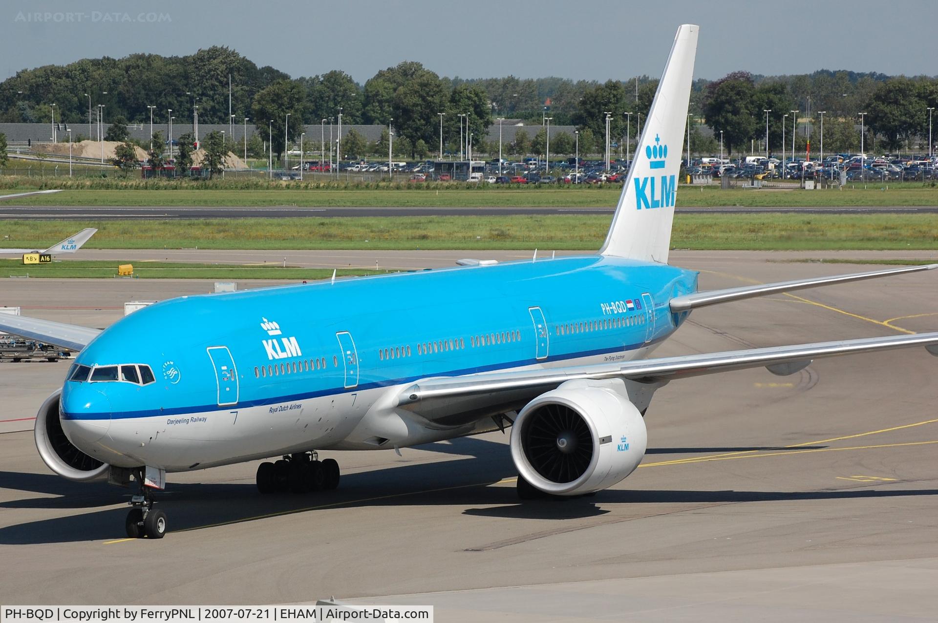 PH-BQD, 2003 Boeing 777-206/ER C/N 33713, KLM B772 taxying to its gate