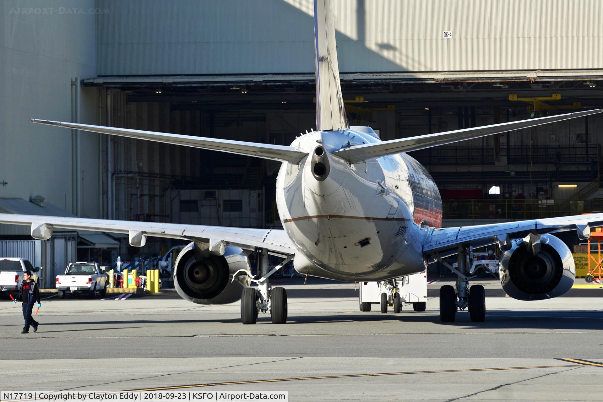 N17719, 1999 Boeing 737-724 C/N 28938, SFO 2018.