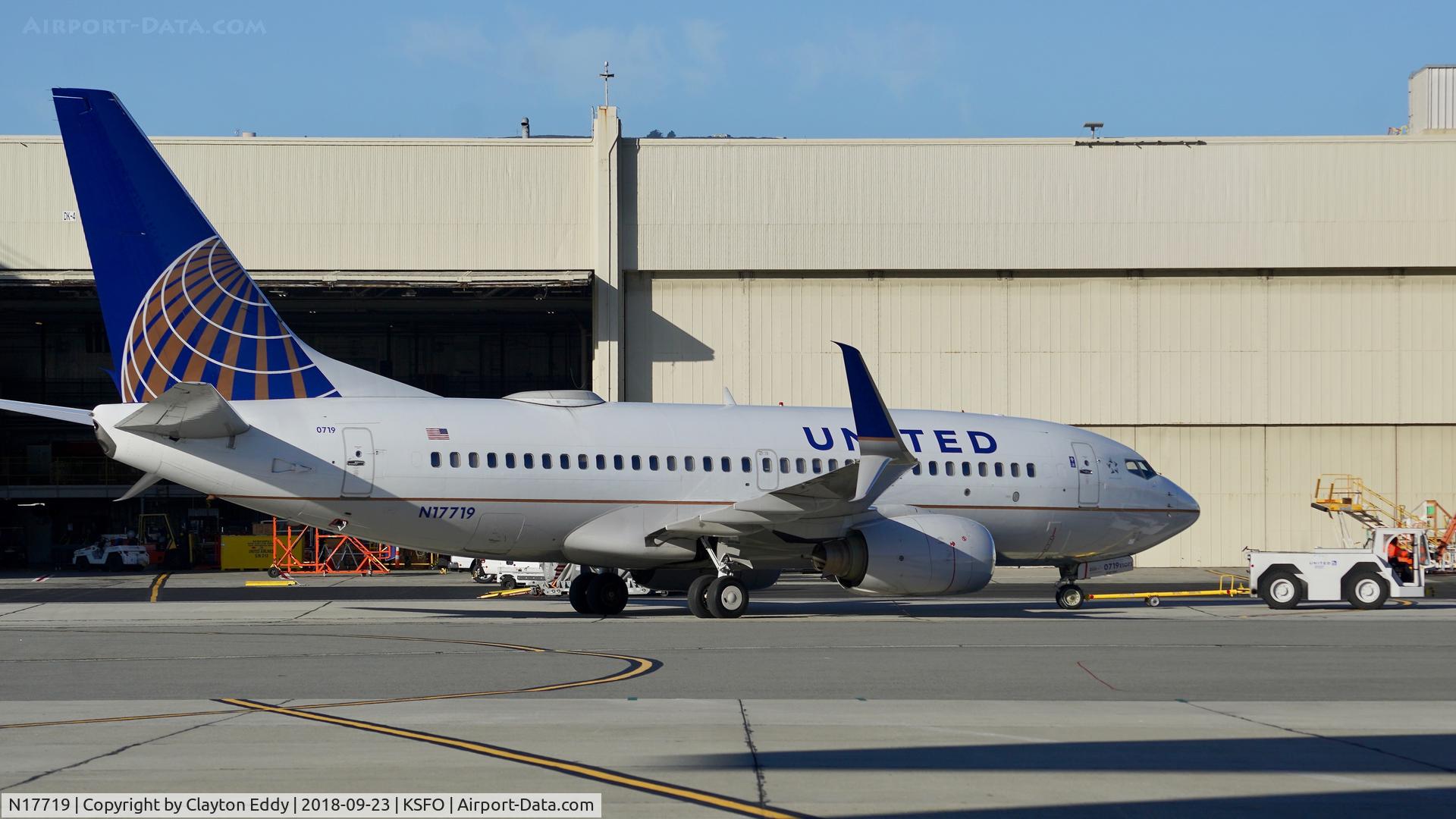 N17719, 1999 Boeing 737-724 C/N 28938, SFO 2018.