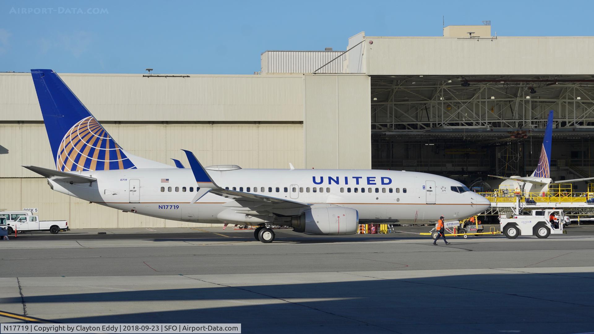 N17719, 1999 Boeing 737-724 C/N 28938, SFO 2018.