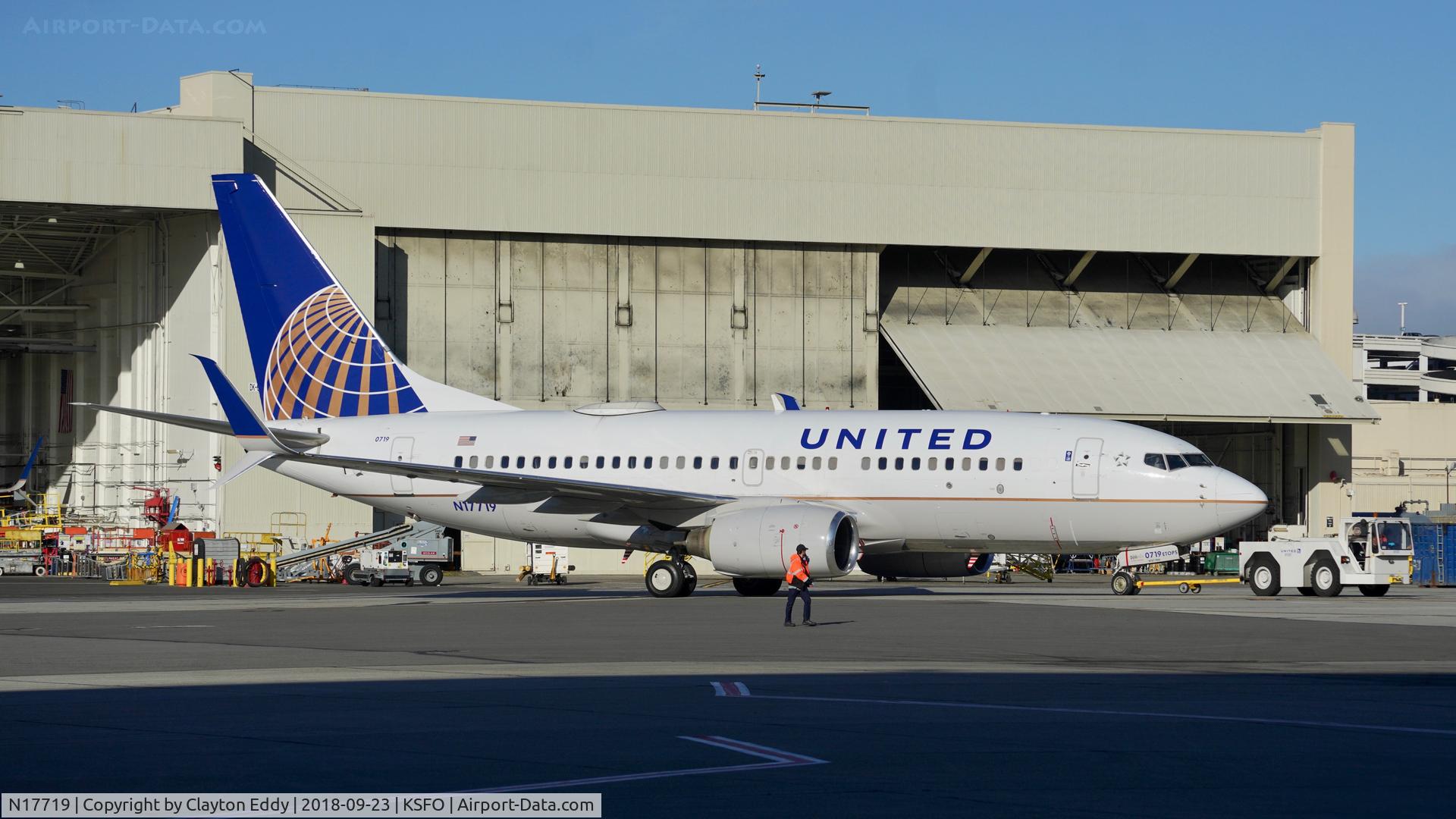 N17719, 1999 Boeing 737-724 C/N 28938, SFO 2018.