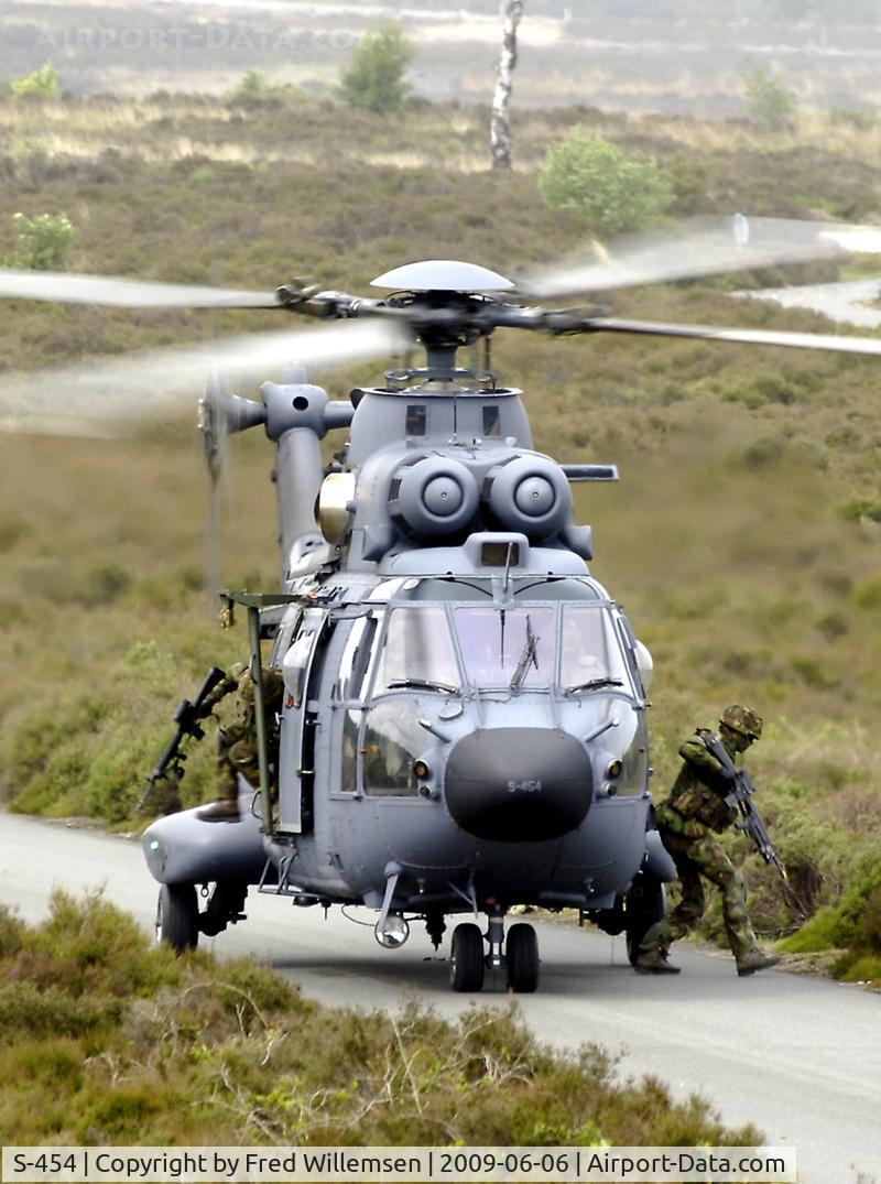 S-454, Eurocopter AS-532U2 Cougar C/N 2454, 