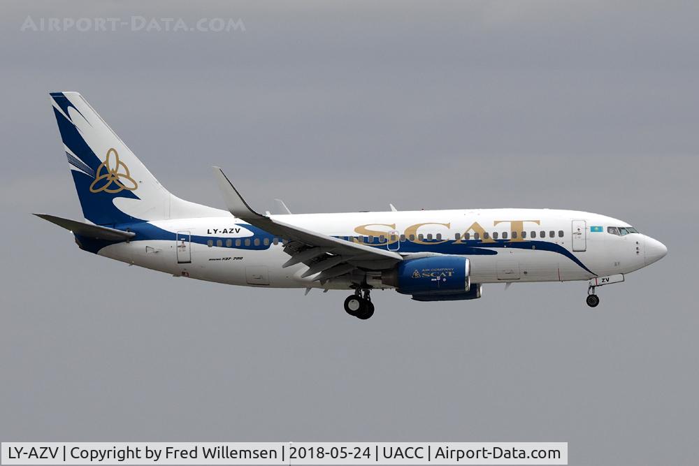 LY-AZV, Boeing 737-700 C/N 37233, 