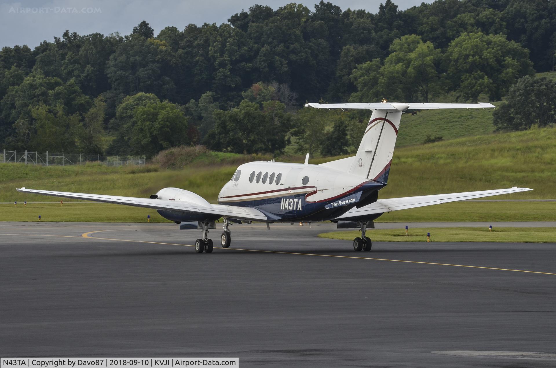 N43TA, 1992 Beech B200 King Air C/N BB-1432, Parked at Virginia Highlands Airport.