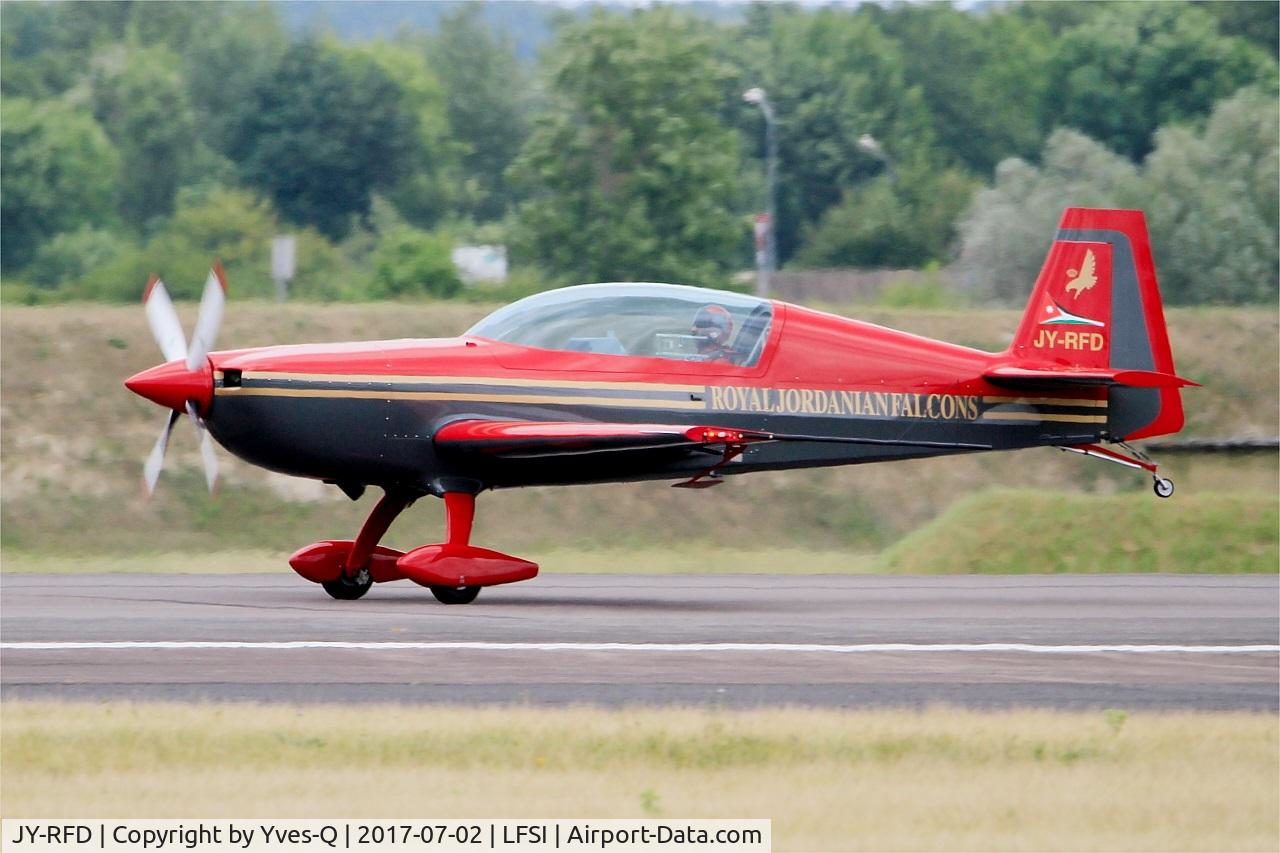JY-RFD, Extra EA-300 C/N 1242, Extra EA-300LP, Royal Jordanian aerobatic team, Landing rwy 29, St Dizier-Robinson Air Base (LFSI) Open day 2017