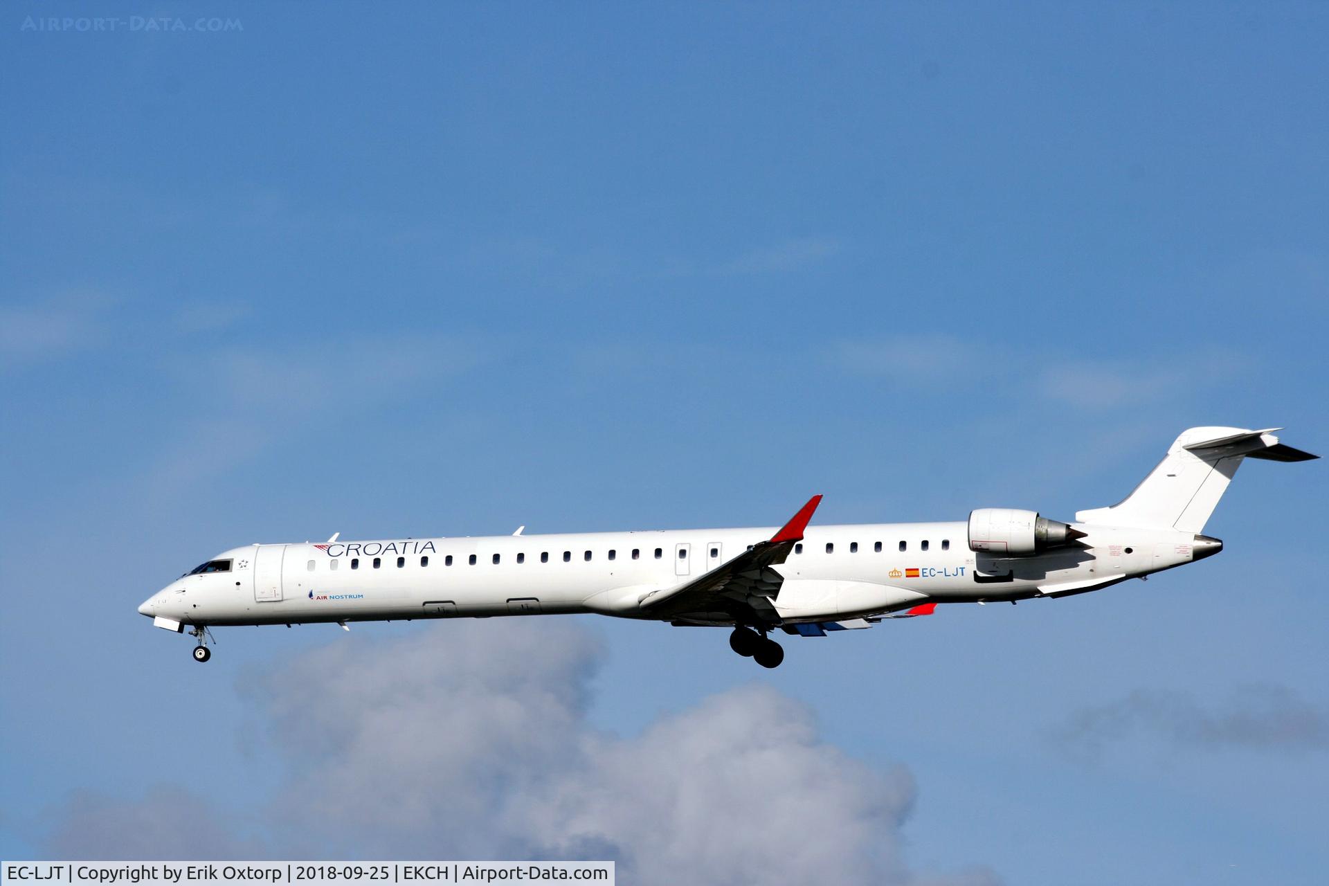 EC-LJT, 2010 Bombardier CRJ-1000ER NG (CL-600-2E25) C/N 19005, EC-LJT landing rw 22L