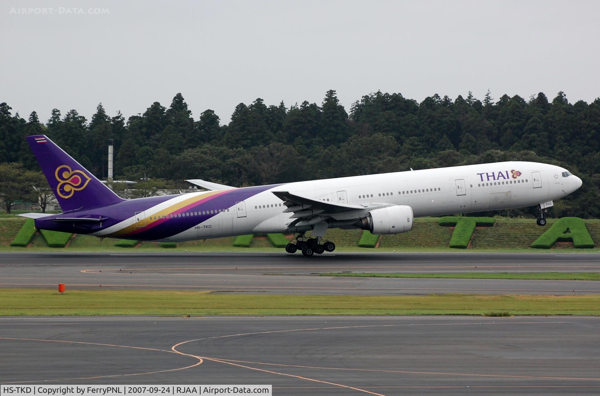 HS-TKD, 1999 Boeing 777-3D7 C/N 29212, Thai B773 taking-off