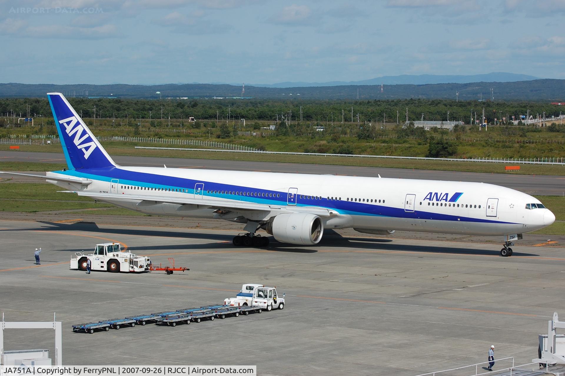 JA751A, 1998 Boeing 777-381 C/N 28272, ANA B773 ready for its domestic flight from CTS
