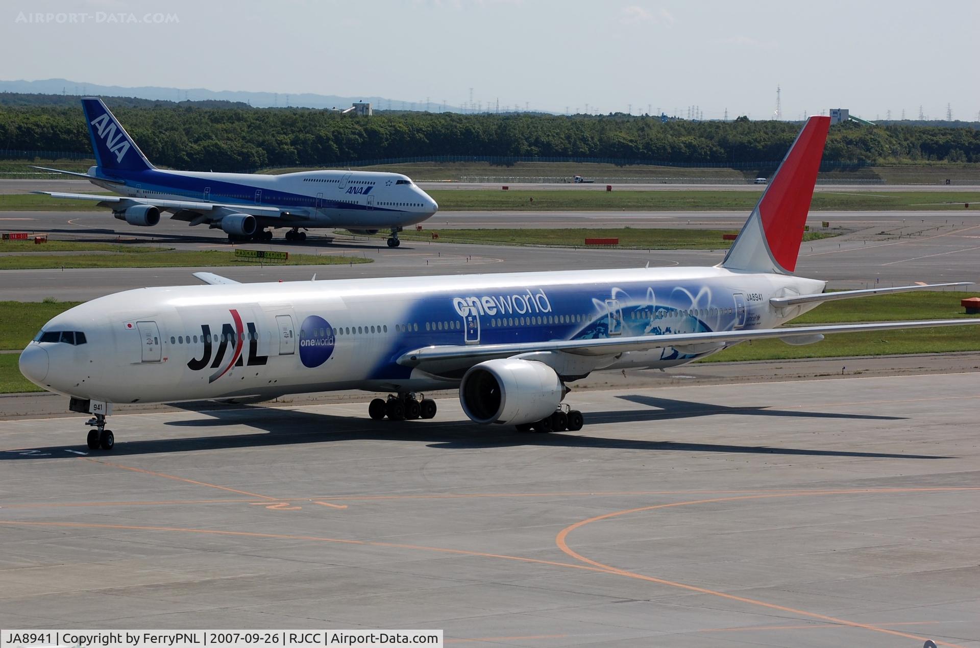 JA8941, 1998 Boeing 777-346 C/N 28393, JAL B773 arriving in CTS