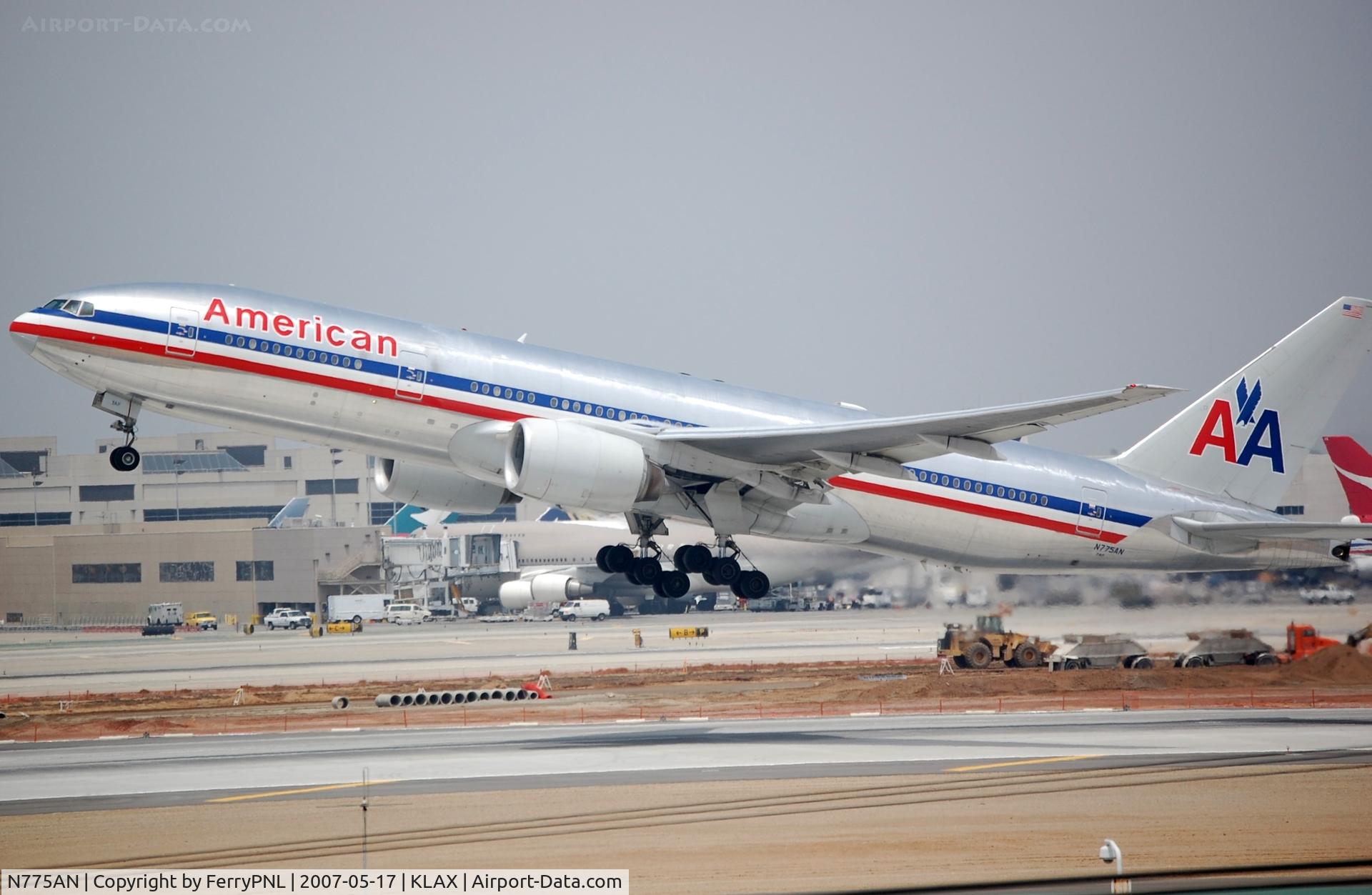 N775AN, 1999 Boeing 777-223 C/N 29584, AA B772 takng-off