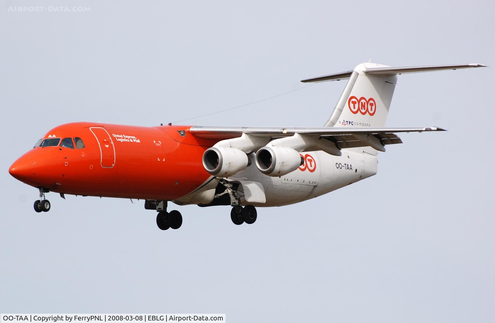 OO-TAA, 1989 British Aerospace BAe.146-300 C/N E3151, TNT BAe146 landing in LGG
