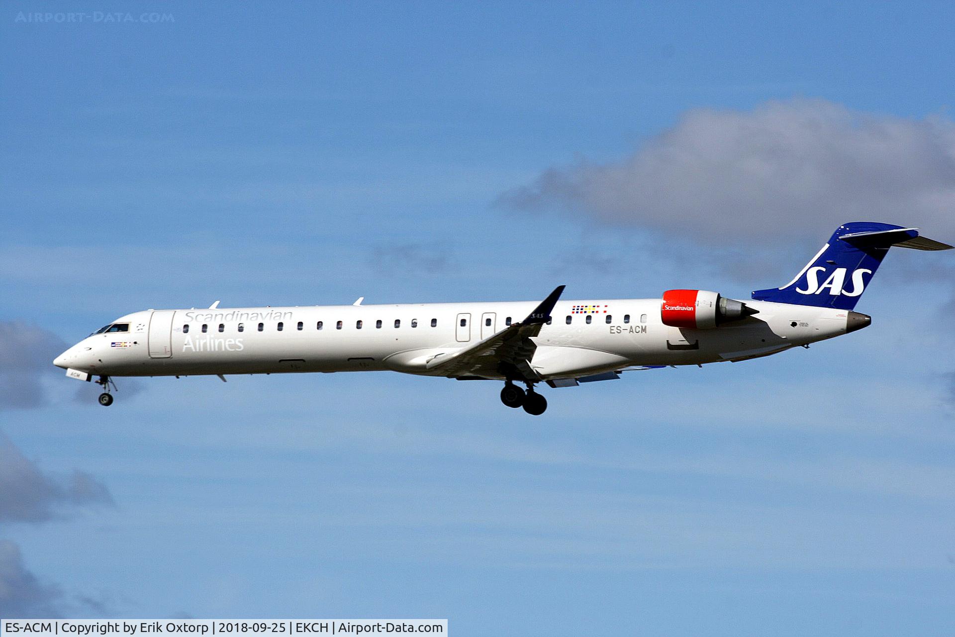 ES-ACM, 2008 Bombardier CRJ-900 (CL-600-2D24) C/N 15206, ES-ACM landing rw 22L